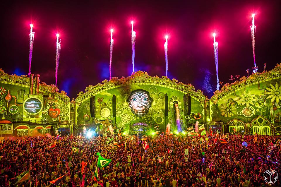 TomorrowWorld sofre com chuva forte e é forçada a fechar os portões no último dia