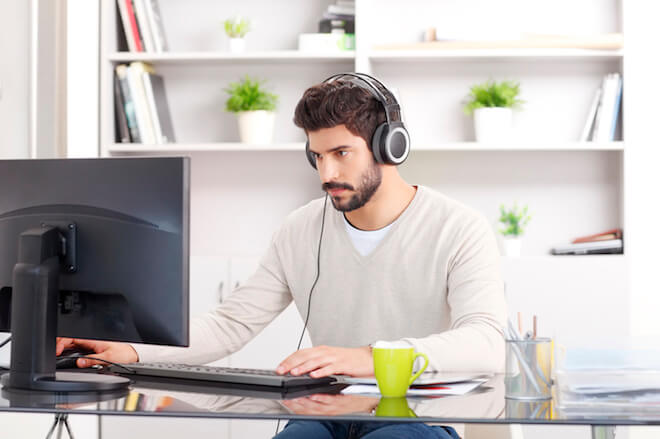 Estudo mostra que ouvir música eletrônica melhora seu desempenho