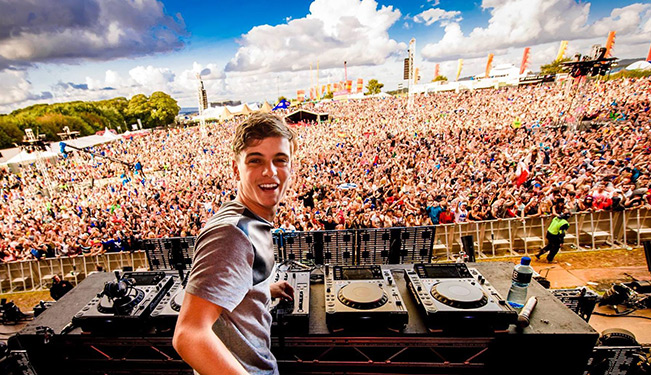 Martin Garrix é eleito o melhor DJ do mundo pela DJ Mag