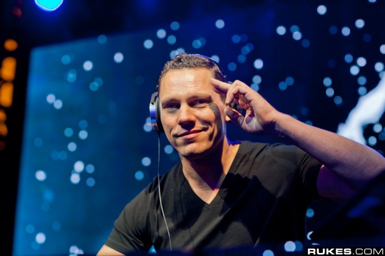 Tiësto comemora edição N° 500 do Club Life com 6 horas de set