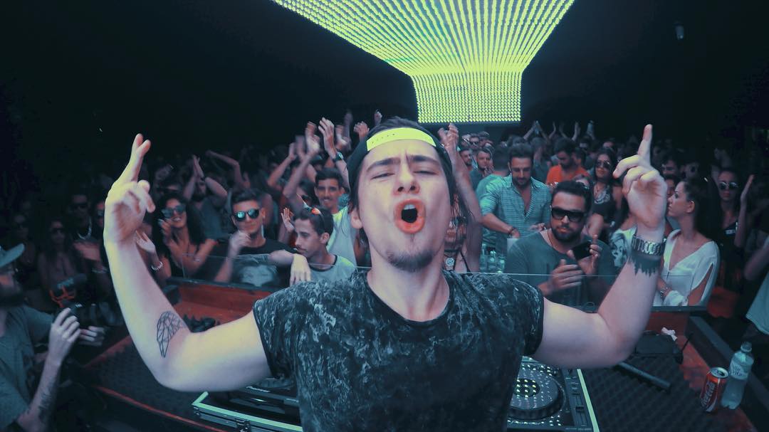 Um hit após o outro, RICCI lança seu mais novo single - “Hold My Hands ...