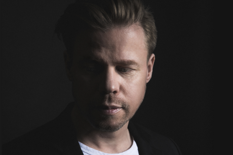 Ferry Corsten se junta à DIM3NSION para o lançamento de ‘Safe With Me’