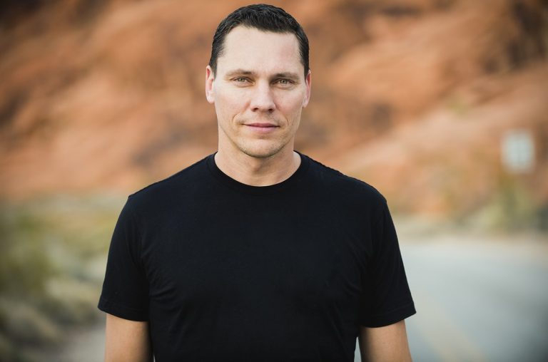 O novo apelido de Tiësto, VER:WEST, será lançado no festival digital do Tomorrowland