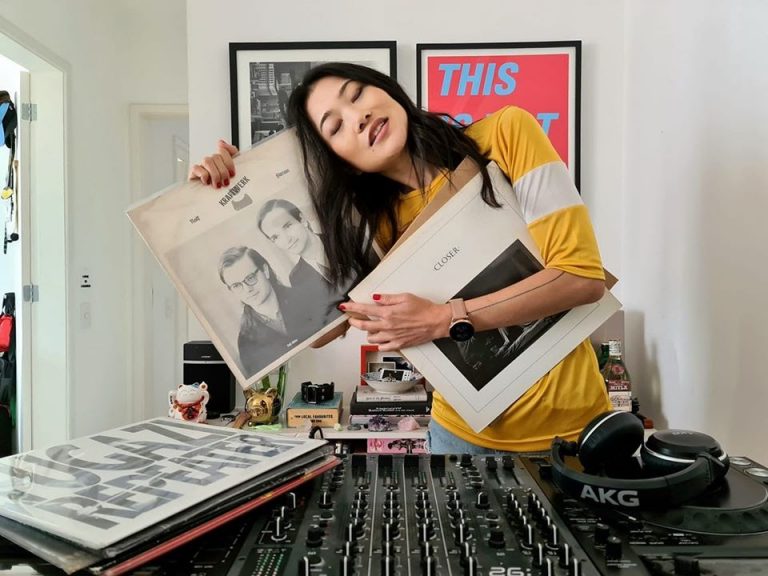 Eli Iwasa abre ao público seu acervo de discos de vinil