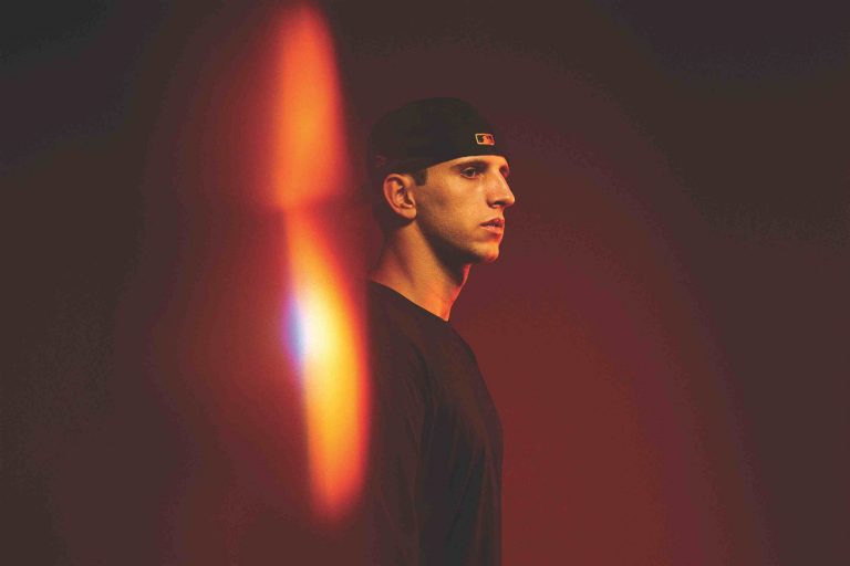 Illenium lança ‘Sideways’ com Valerie Broussard e Nurko