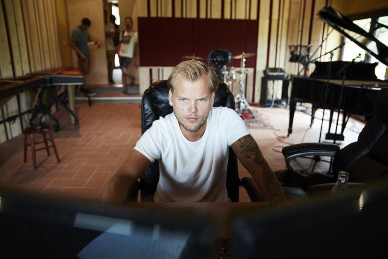 Grande hino de Avicii ‘Without You’ completa 4 anos