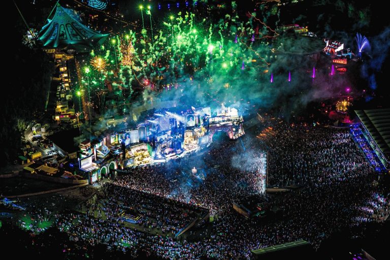 Tomorrowland tem boas notícias, governo permite eventos para 75 mil pessoas