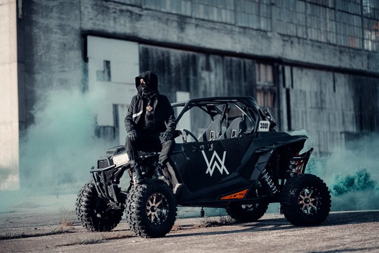 Alan Walker divulga novo EP “Walker Racing League”