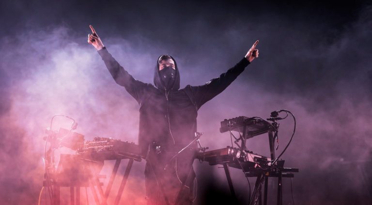 Alan Walker lança novo álbum “World of Walker”