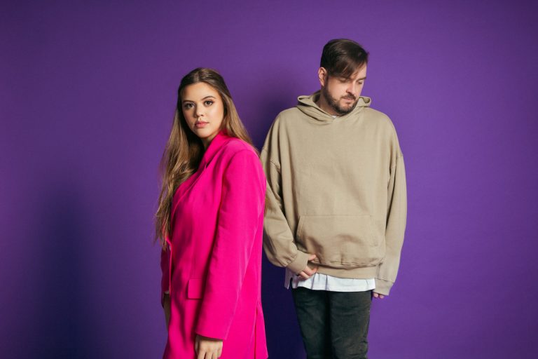 Ouça “It’s Okay”, novo single de Scorsi e Gabi Saraceni