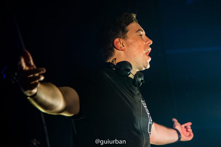 Hardwell faz apresentação histórica na Laroc e anuncia colaboração com VINNE