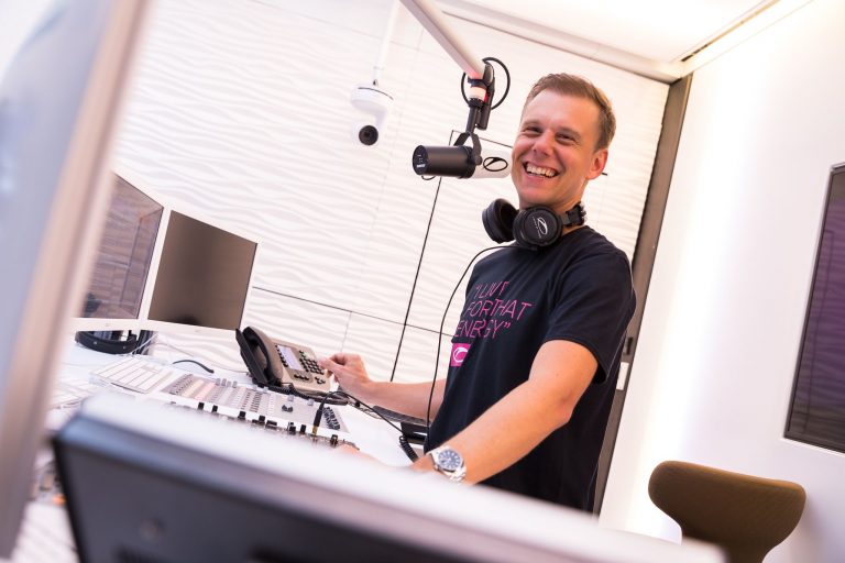 Armin van Buuren envia mensagem de união com o A State Of Trance Year Mix 2022