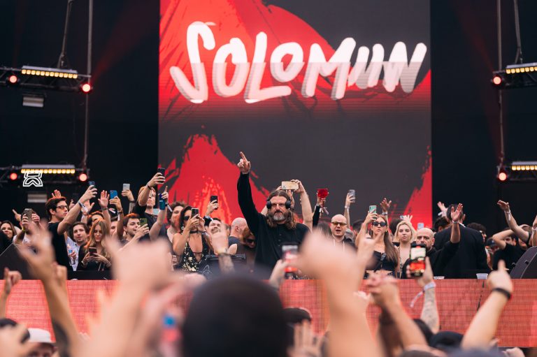 Faltam 30 dias para a volta de Solomun a São Paulo