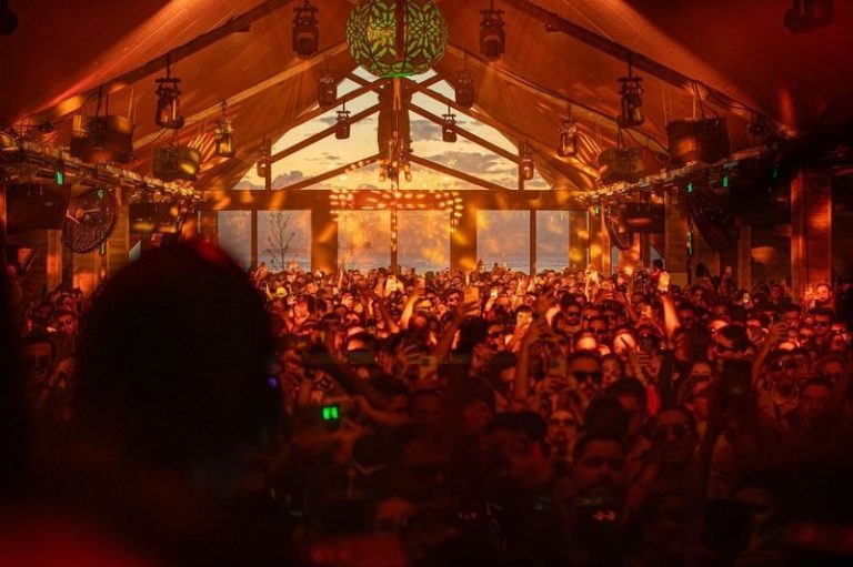 Reopening do Main Room do Warung Beach Club celebra o retorno às origens