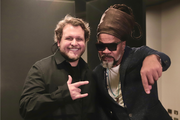 Bruno Martini e Carlinhos Brown lançam remix da icônica faixa “A Namorada”