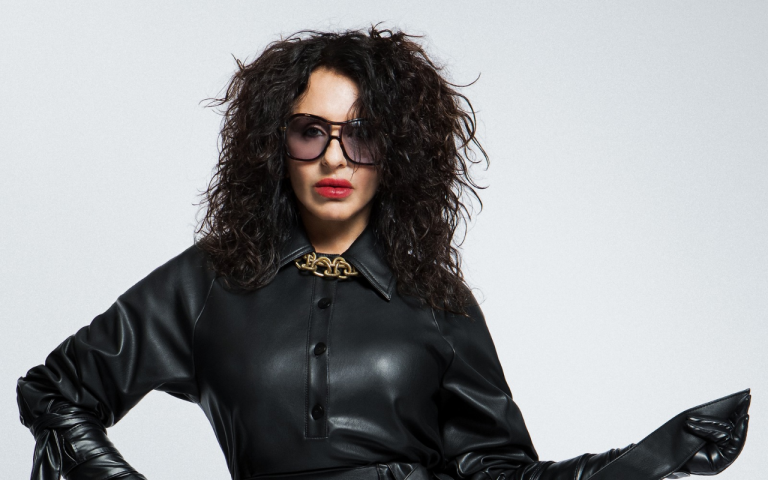 Nicole Moudaber revive clássico dos anos 90: “Movin’ Thru Your System”